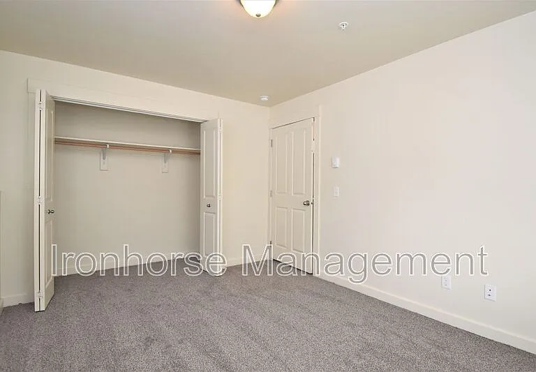 807 W Villard St #16 — Photo 7
