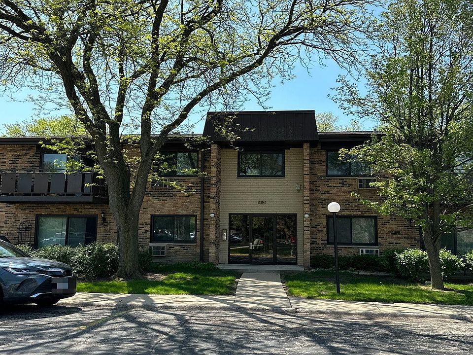 1st image of 2624 N Windsor Dr