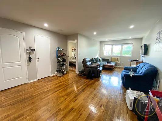 Rented by Realty 2000 Corp | media 32