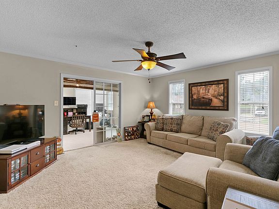4th image of 440 Cottonwood Dr