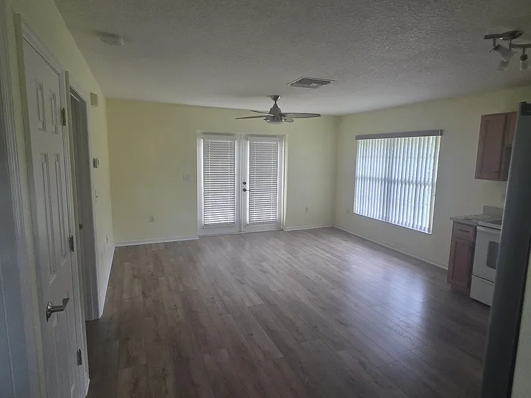 21545 Lake Seneca Rd — Photo 9