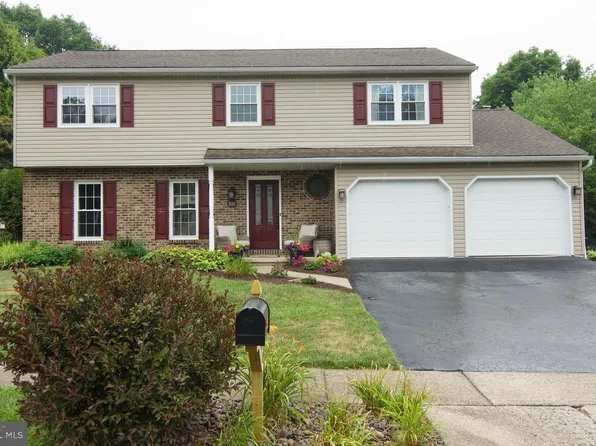 806 Apple Dr, Reading, PA 19610