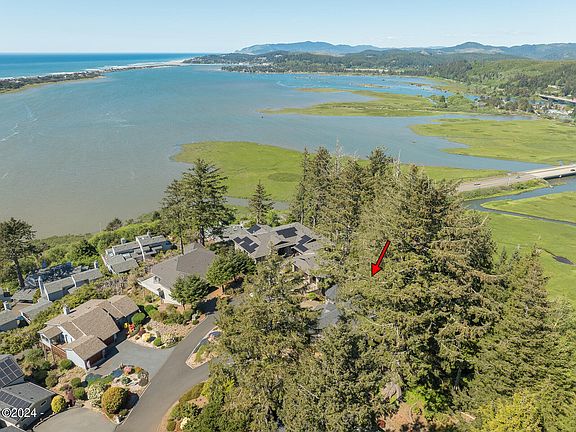 5th image of 406 Siletz View Ln