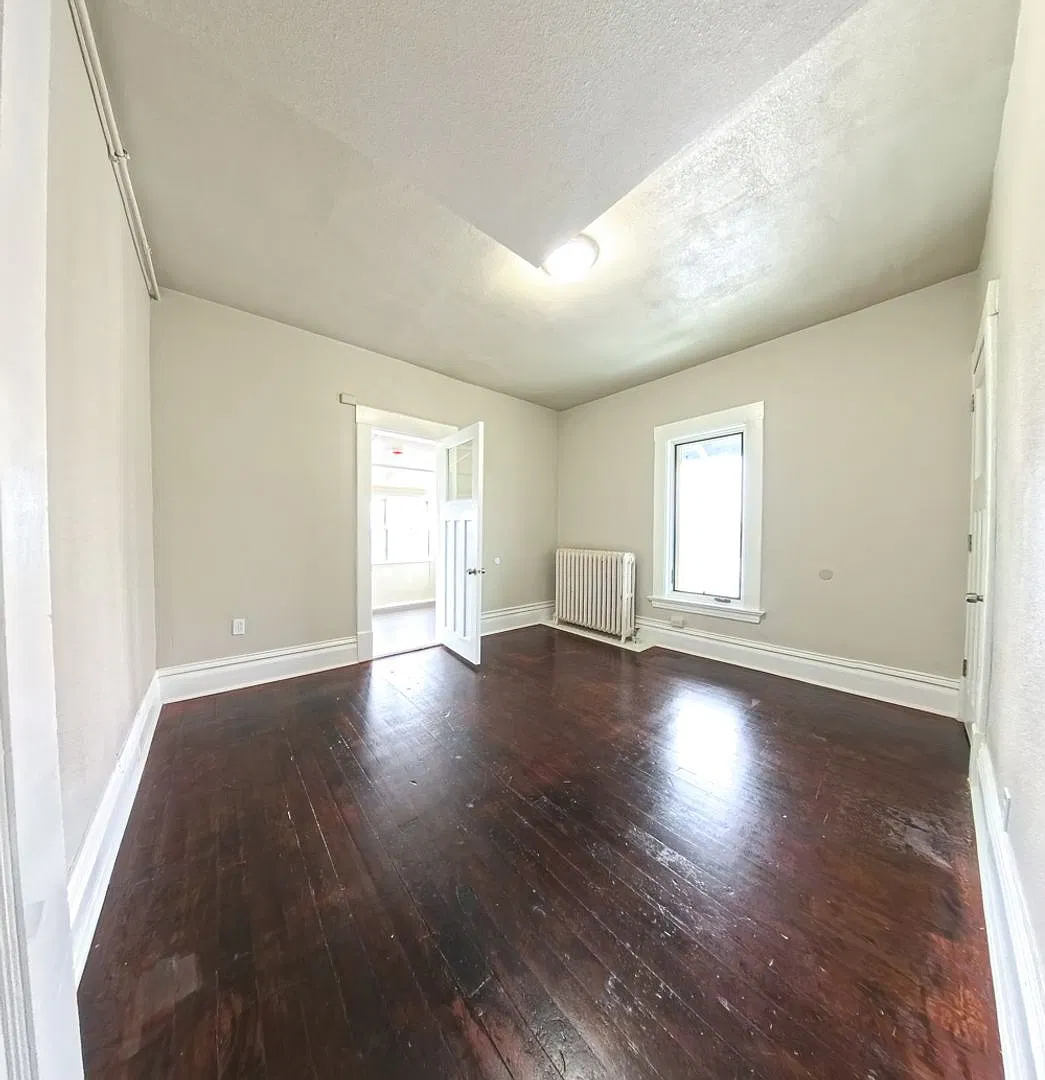 511 W State St — Photo 4