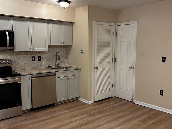 3rd image of 1240 18th St NE APT 2