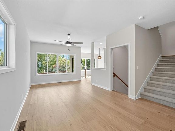 5th image of 205 NW Orchard Ct