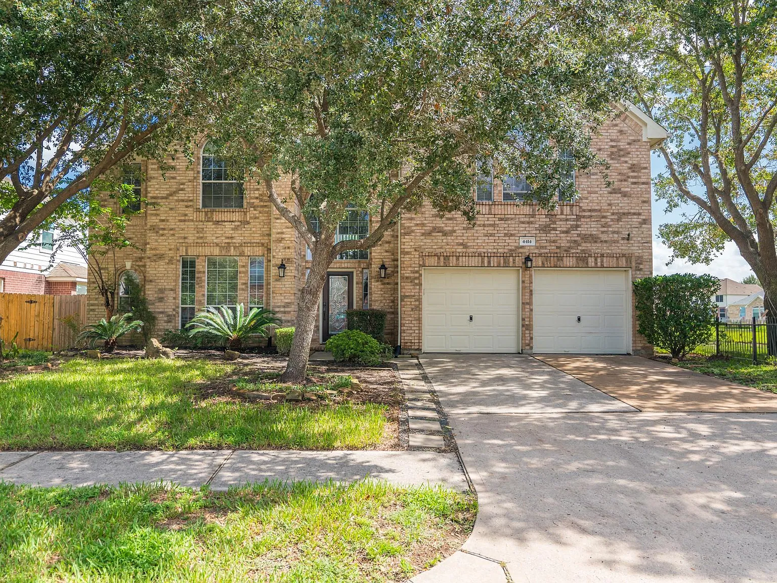 5 bed, 4.5 bath, 3827 sqft, $3,300 — Photo 3