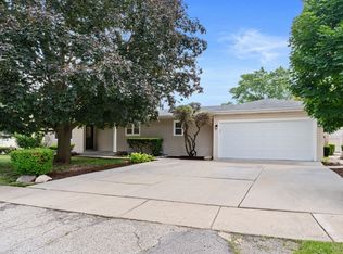 329 Marion Ct, Wheeling, IL 60090
