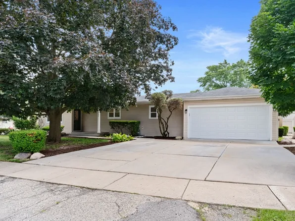 327 Marion Ct, Wheeling, IL 60090