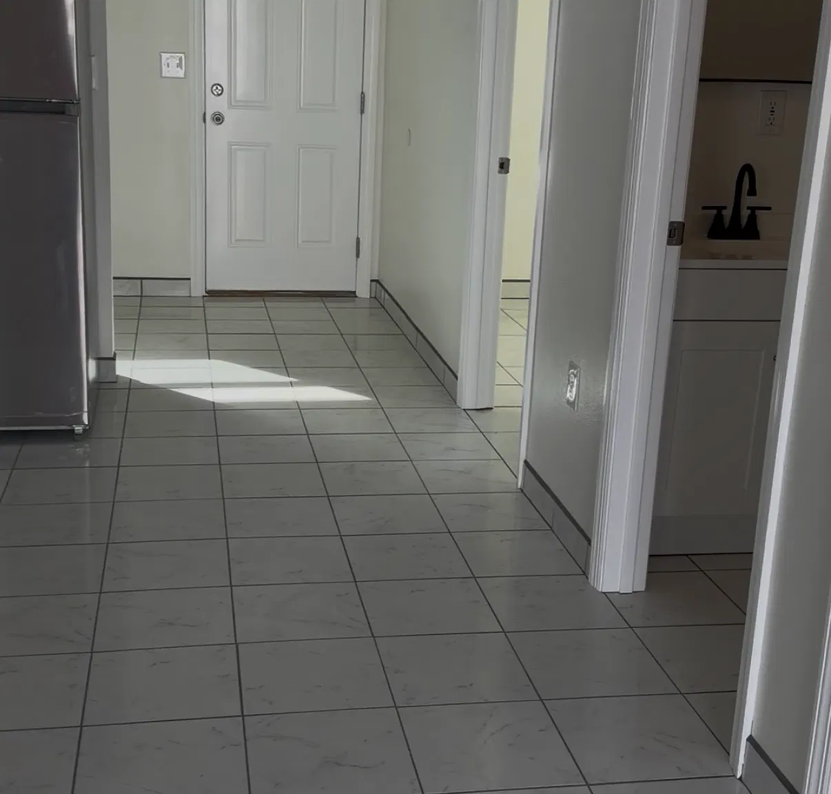 2 bed, 820 sqft, $1,350 — Photo 1