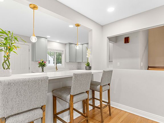 5th image of 16426 Claire Ln