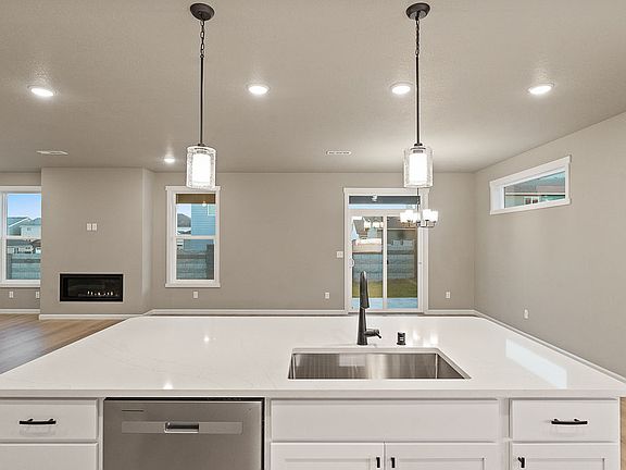 4th image of 7899 Cardinal Peak St