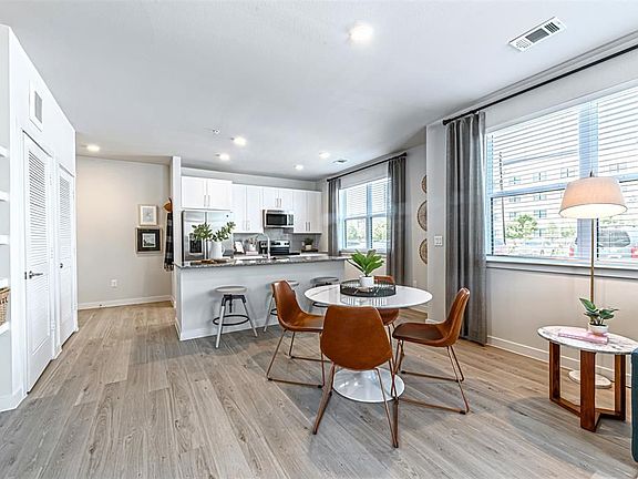3rd image of 1550 Burnett St #448
