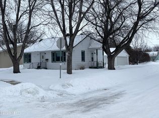 811 S 3rd St, Milbank, SD 57252