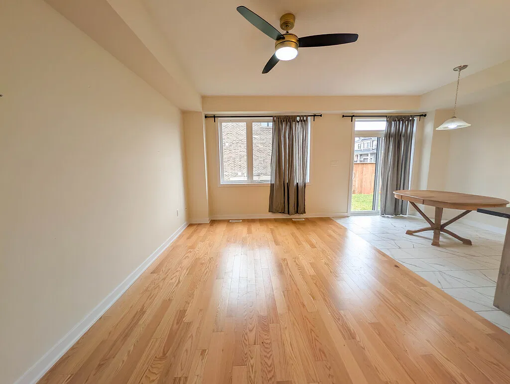 27 Aviron Crescent — Photo 3