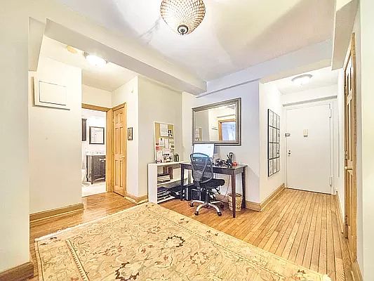 4th image of 135 E 54th St APT 6G