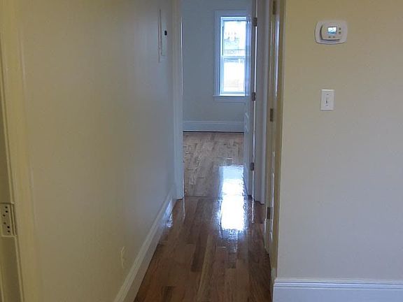 4th image of 3092 Steinway St #2