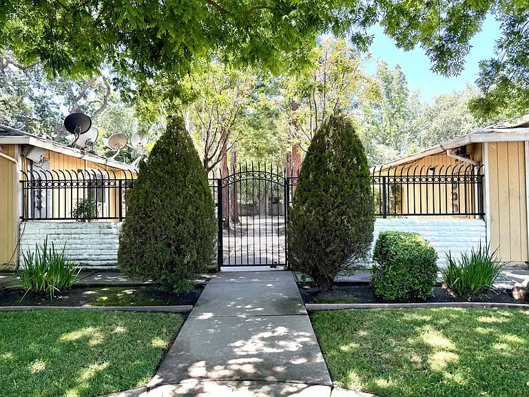 8815 Kelley Dr — Photo 19