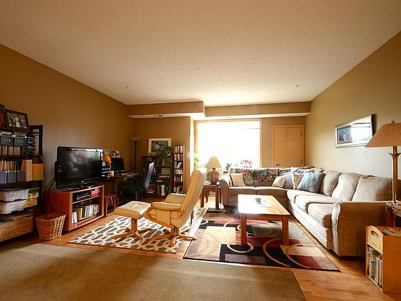 2nd image of 2530 34th St E #212