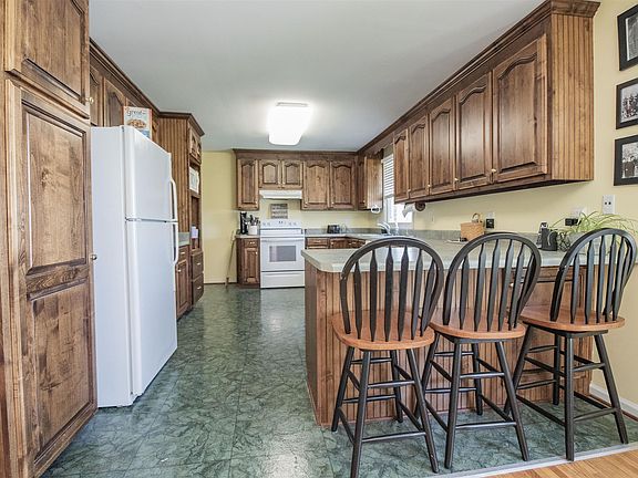 5th image of 1402 Lakeshore Dr