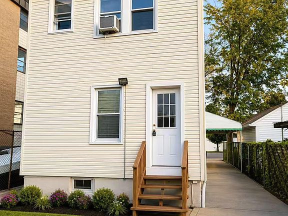 2nd image of 16414 81st Avenue