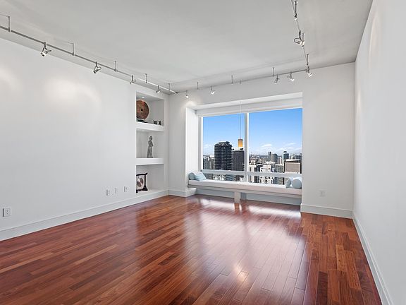 3rd image of 1425 Brickell Ave APT 57D