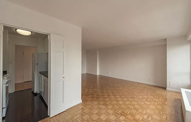 Rented by Solow Realty | media 11