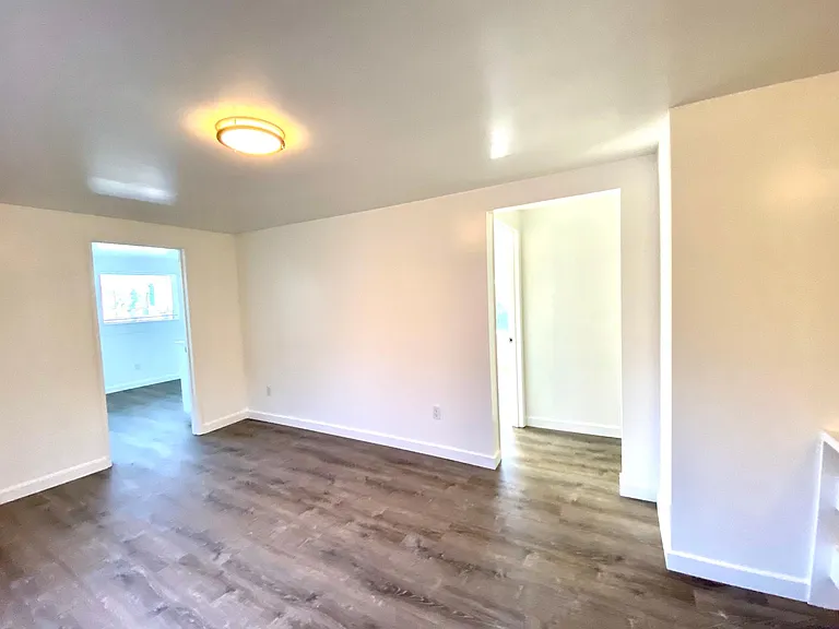 4457 Whitman Ave N — Photo 13
