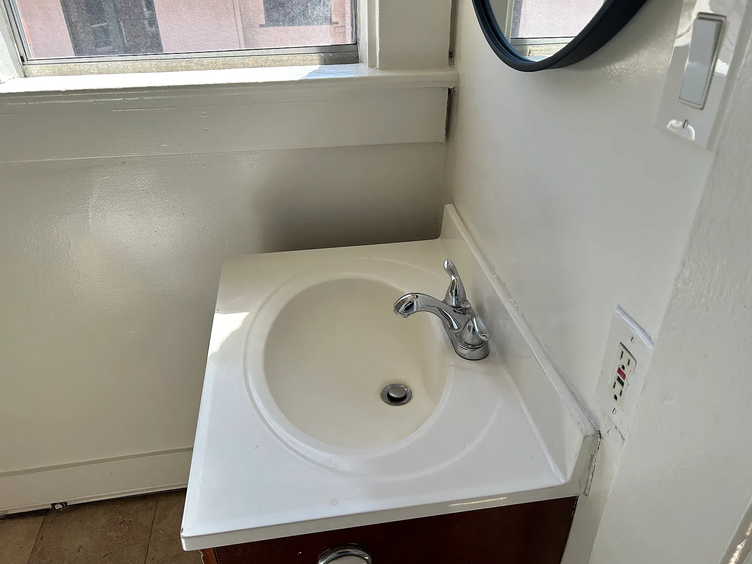 120 Westminster Ave — Photo 4