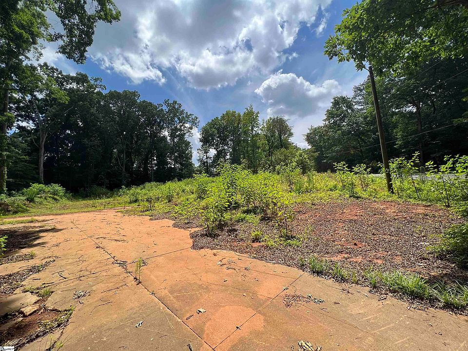 2nd image of 122 Browning Dr