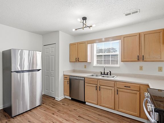 3rd image of 4254 Villas Dr. #807