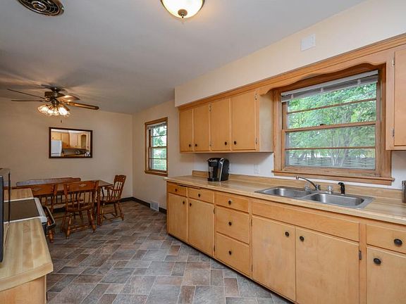 3rd image of 308 2nd St NE