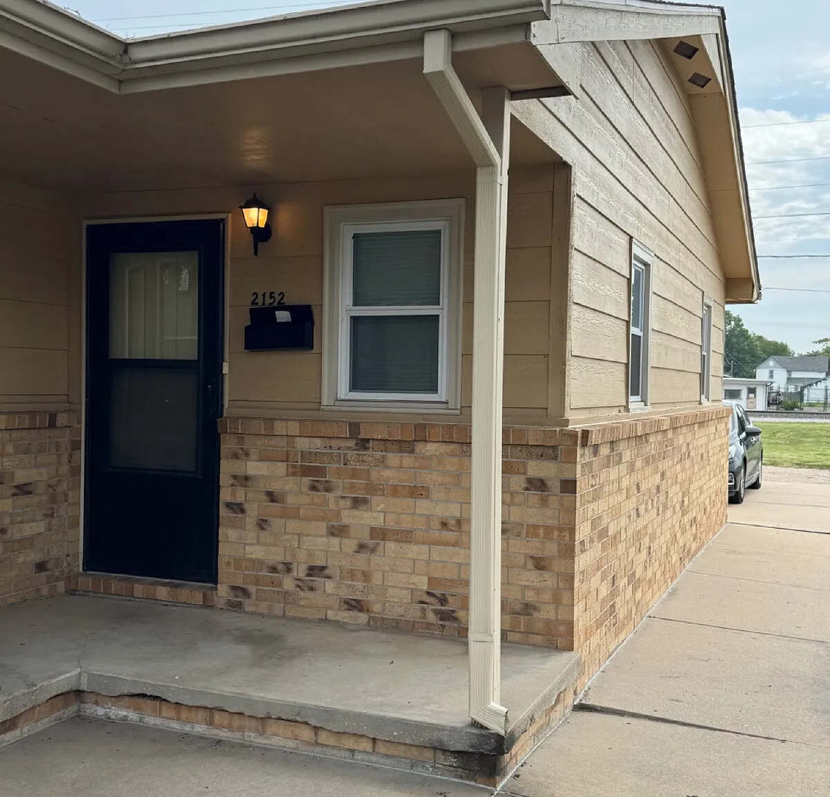 2 bed, 1.0 bath, $850 — Photo 1