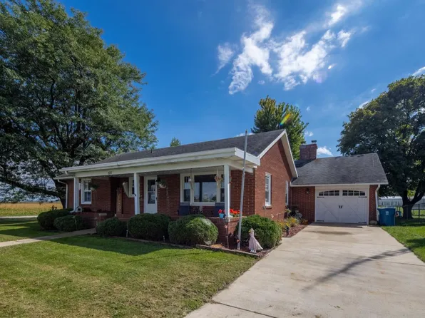 223 E Gonzales St, Francesville, IN 47946