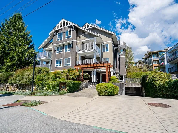 128 W 21st St #302, North Vancouver, BC V7M 1Y9