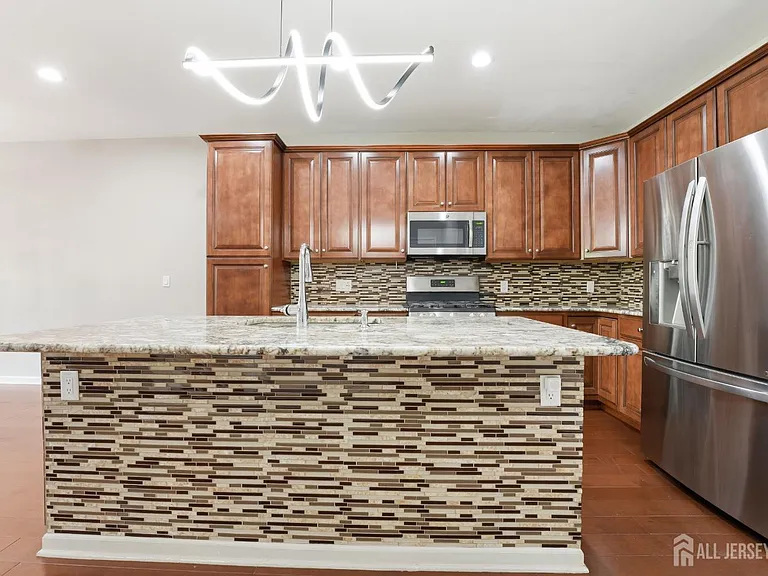 105 Pearce Ln S — Photo 16