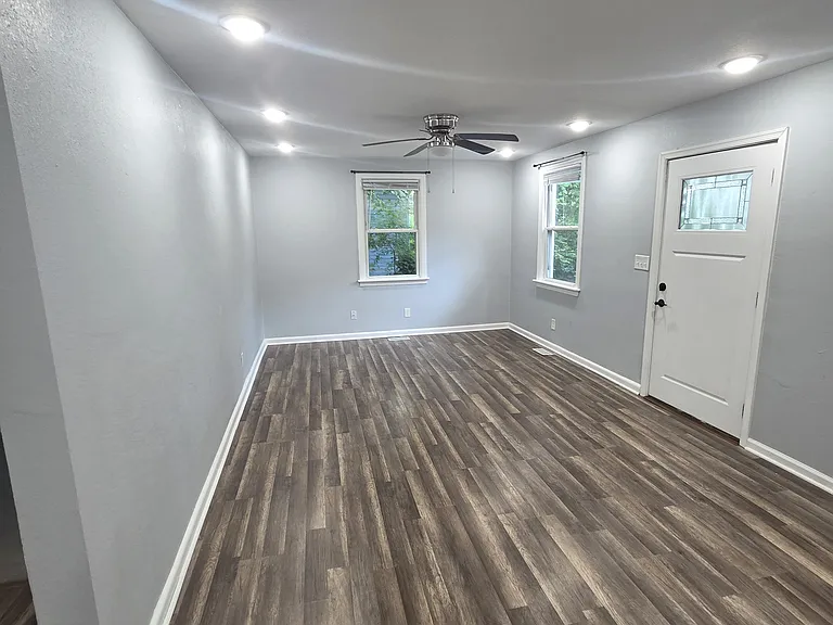 1359 Strand St #A — Photo 10