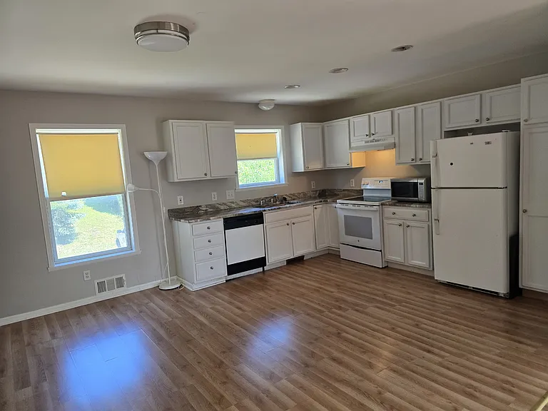 96 E Montcalm St #1 — Photo 2