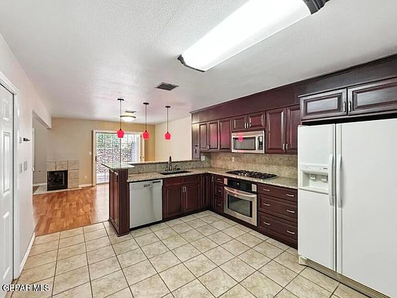 2nd image of 3 Stratford Hall Cir