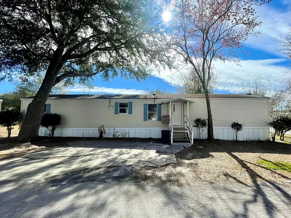 Building Photo - 11546 SW 37th Dr #90