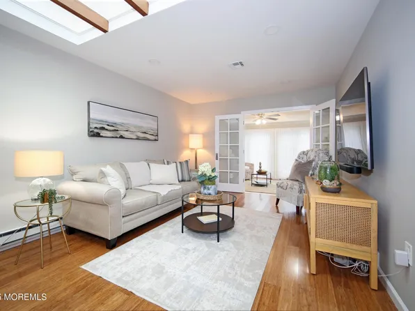 4 Farmingdale Court, Red Bank, NJ 07701