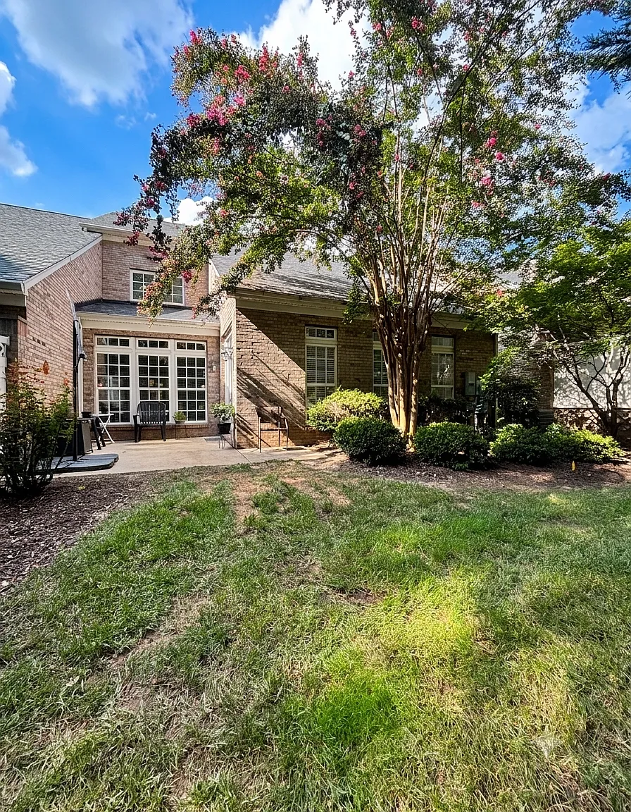 3 bed, 2610 sqft, $3,000 — Photo 2