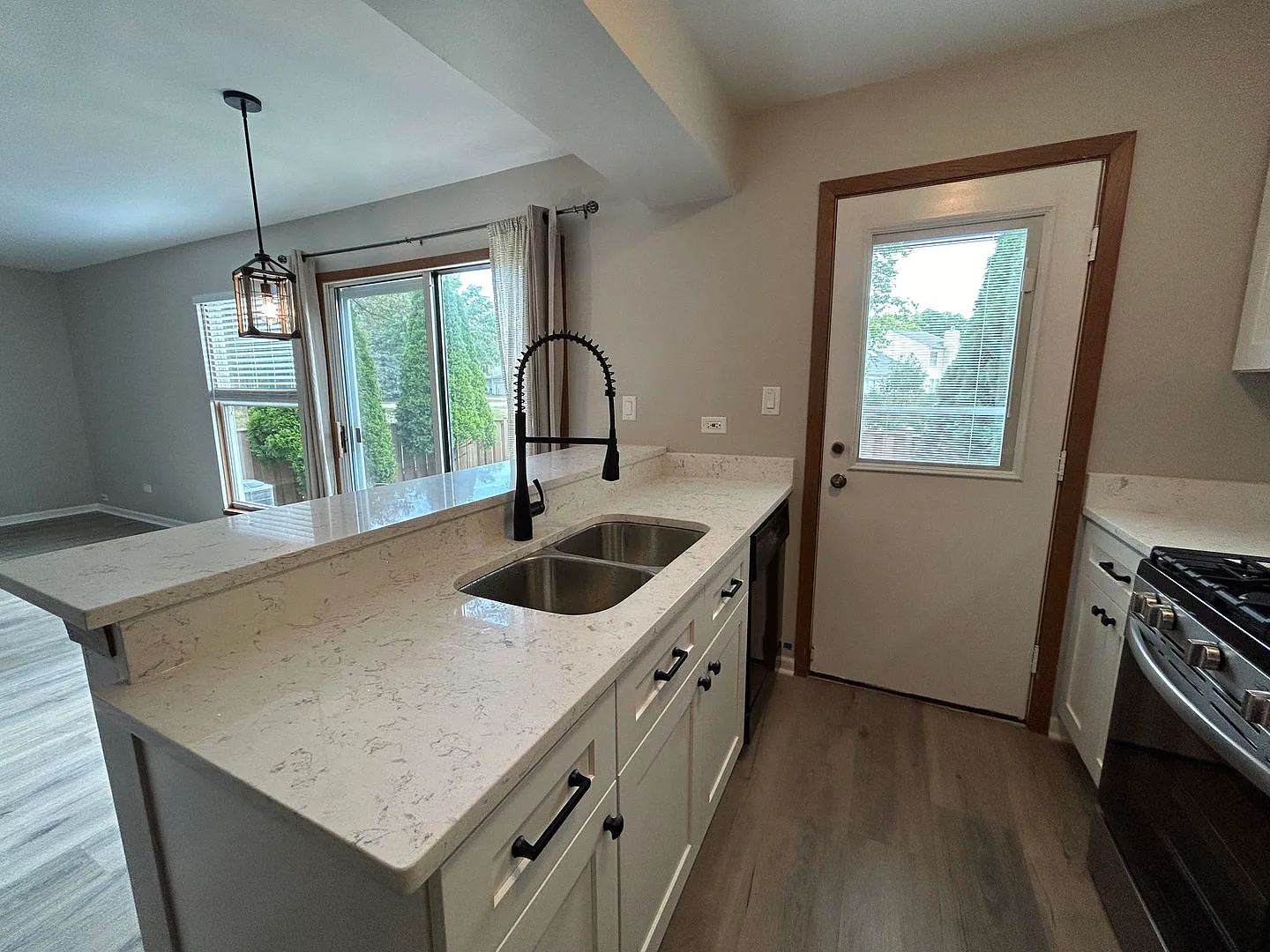 2 bed, 1.5 bath, 1196 sqft, $2,395 — Photo 3