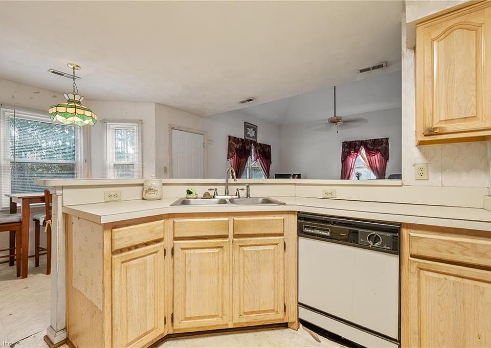 525 Kilby Ave, Suffolk, VA 23434 Zillow