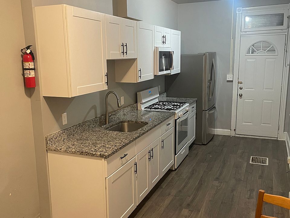 2nd image of 1042 Pear St