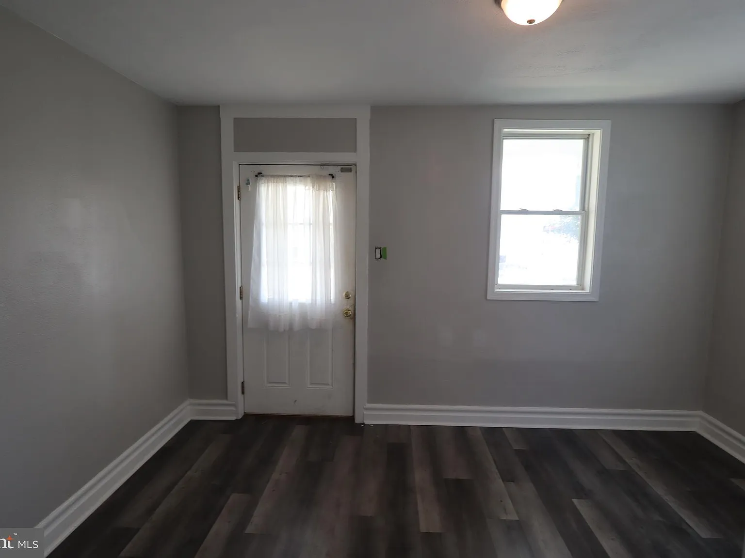 3 bed, 1100 sqft, $1,450 — Photo 3