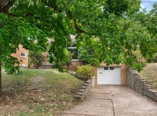 2348 Oak Manor Dr, Pittsburgh, PA 15220