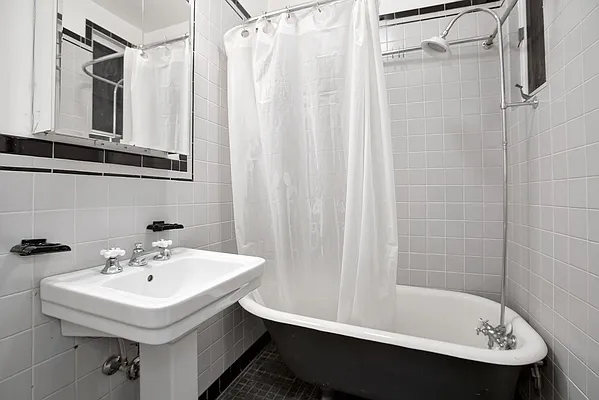 Rented by Warburg | media 10