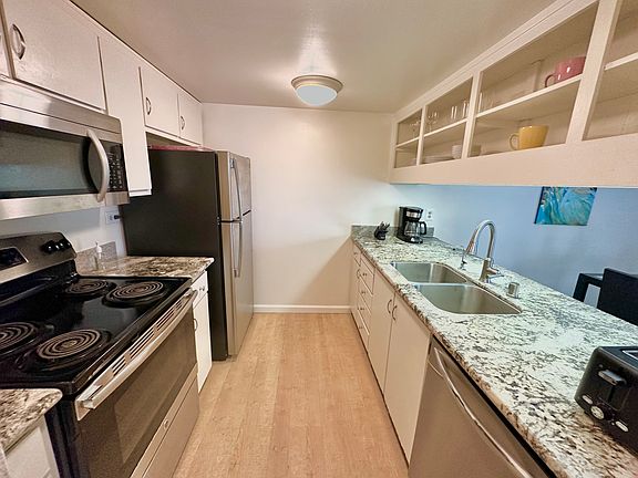 3rd image of 5490 Roundtree Dr APT F