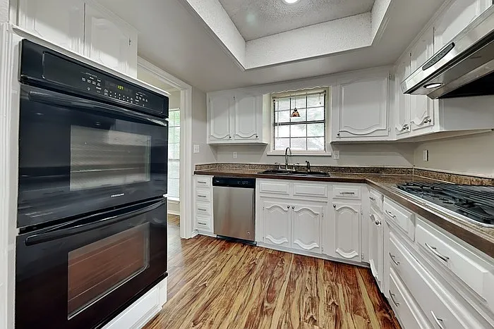 3110 Berkshire Dr — Photo 8
